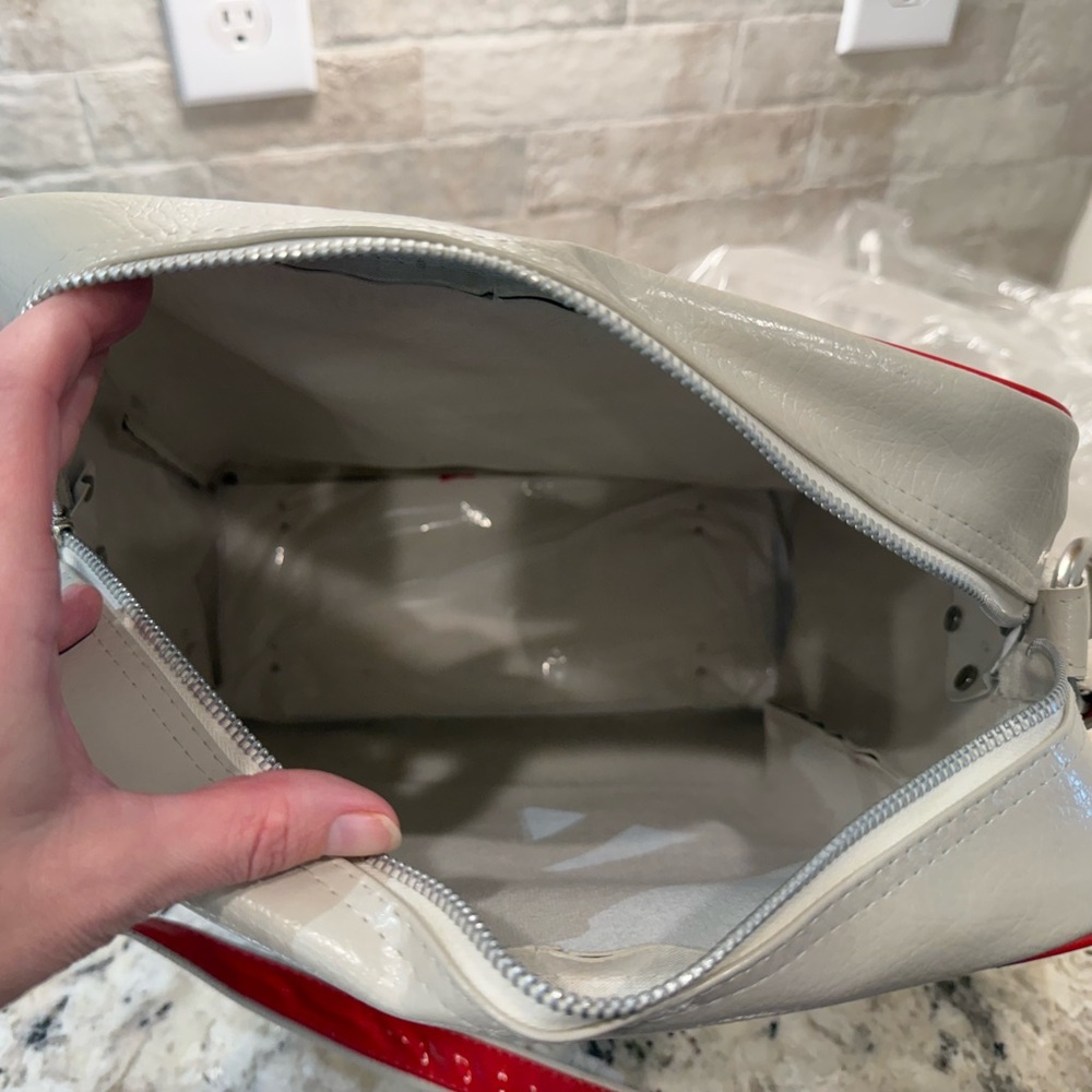 White and Red Travel Bag - Picture 5 of 6